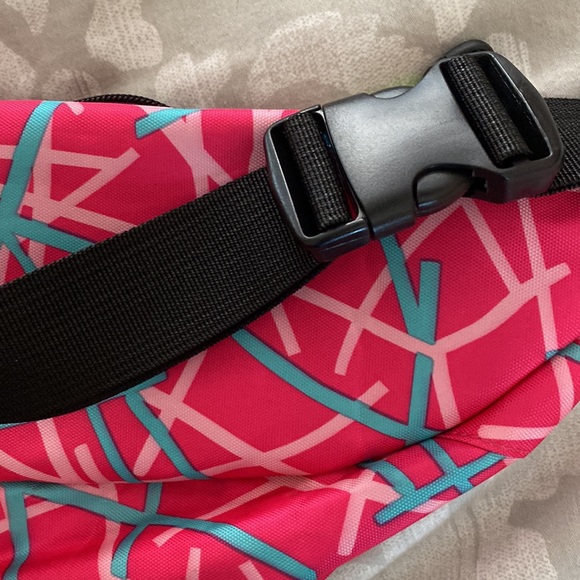 1980’s style retro “fanny pack”. - Picture 3 of 5